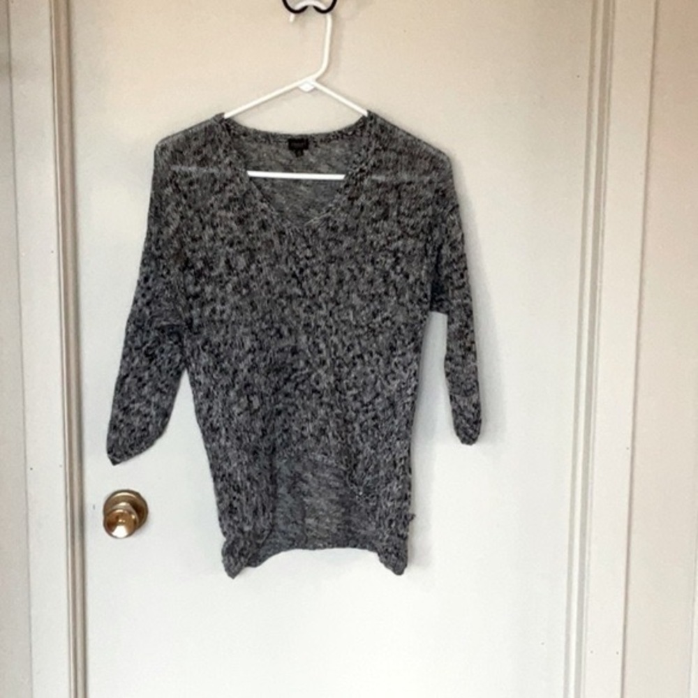 Babaton Aritzia Linen and Silk  Blend V-Neck Sweater in Size XS